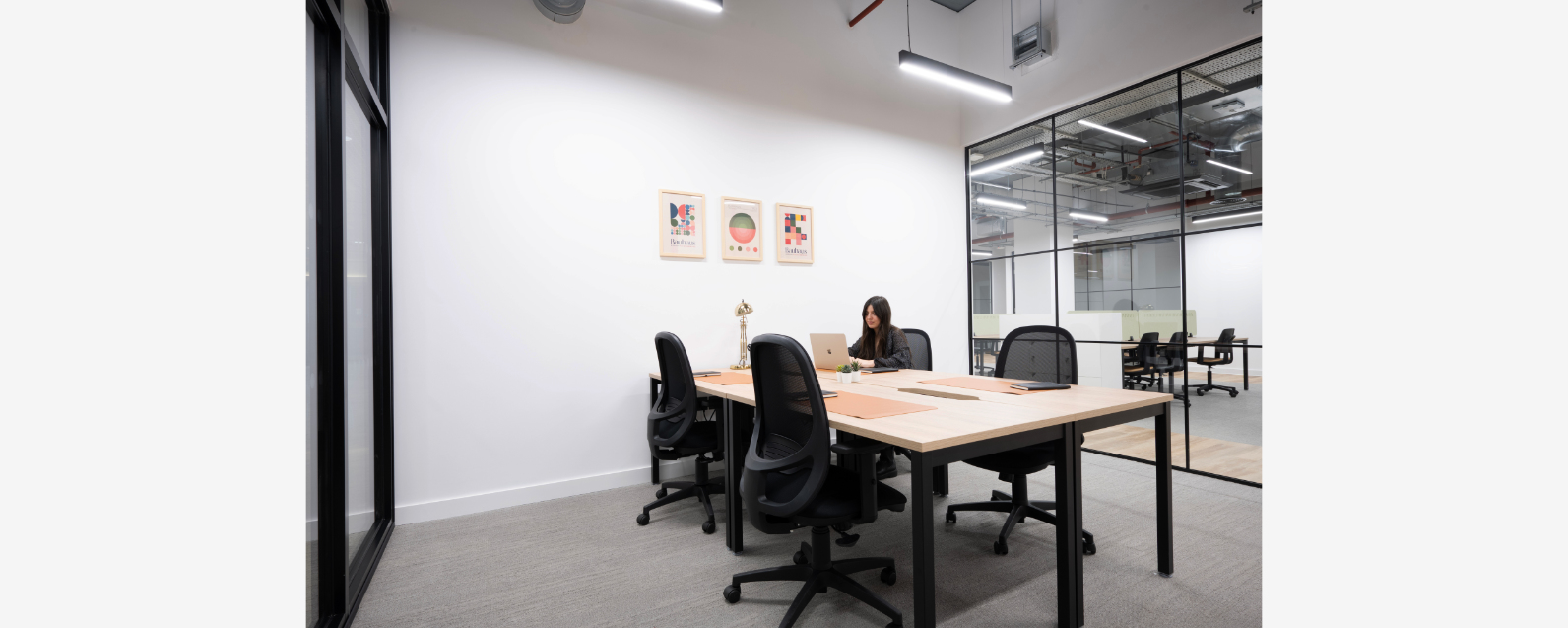 LSI-Architects-Pentagon-Innovation-Hub-Meeting-Room