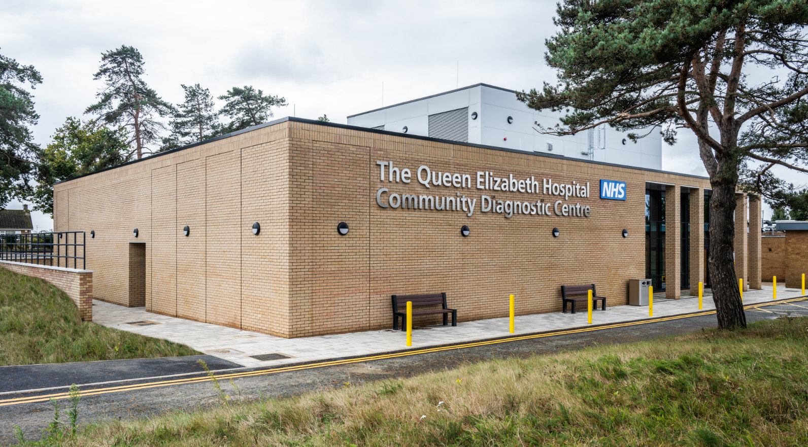 LSI-Architects-QEH-Community-Diagnostic-Centre-External